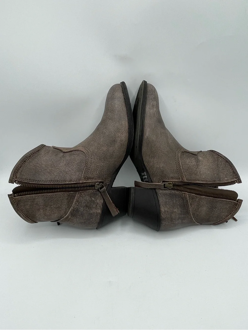 Ariat Duchess Taupe Fringe Western Leather Ankle Boots.