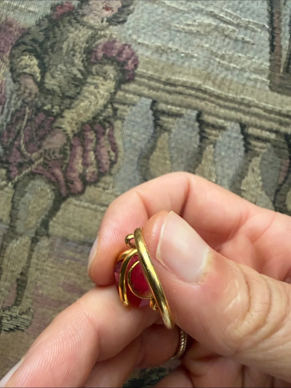 N/A elegant gold