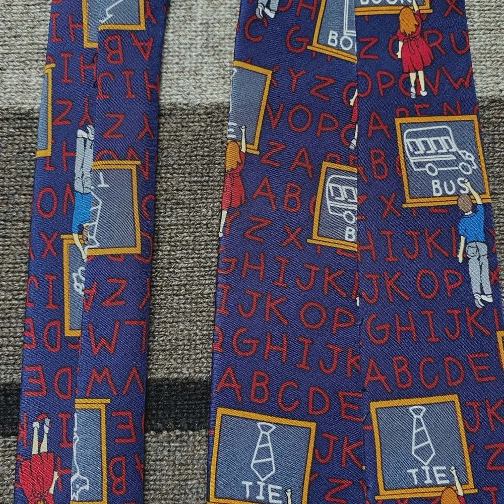 Vichy Davis “CHALK IT UP” School Tie