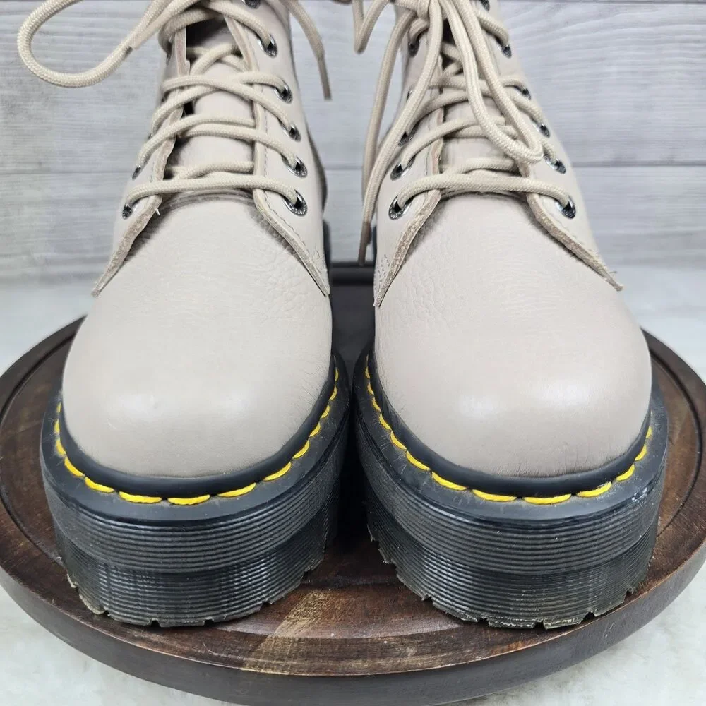 Dr Martens Jadon III Chunky 8-Eye Side Zip Platform Boots Taupe Pisa Ladies Sz 8