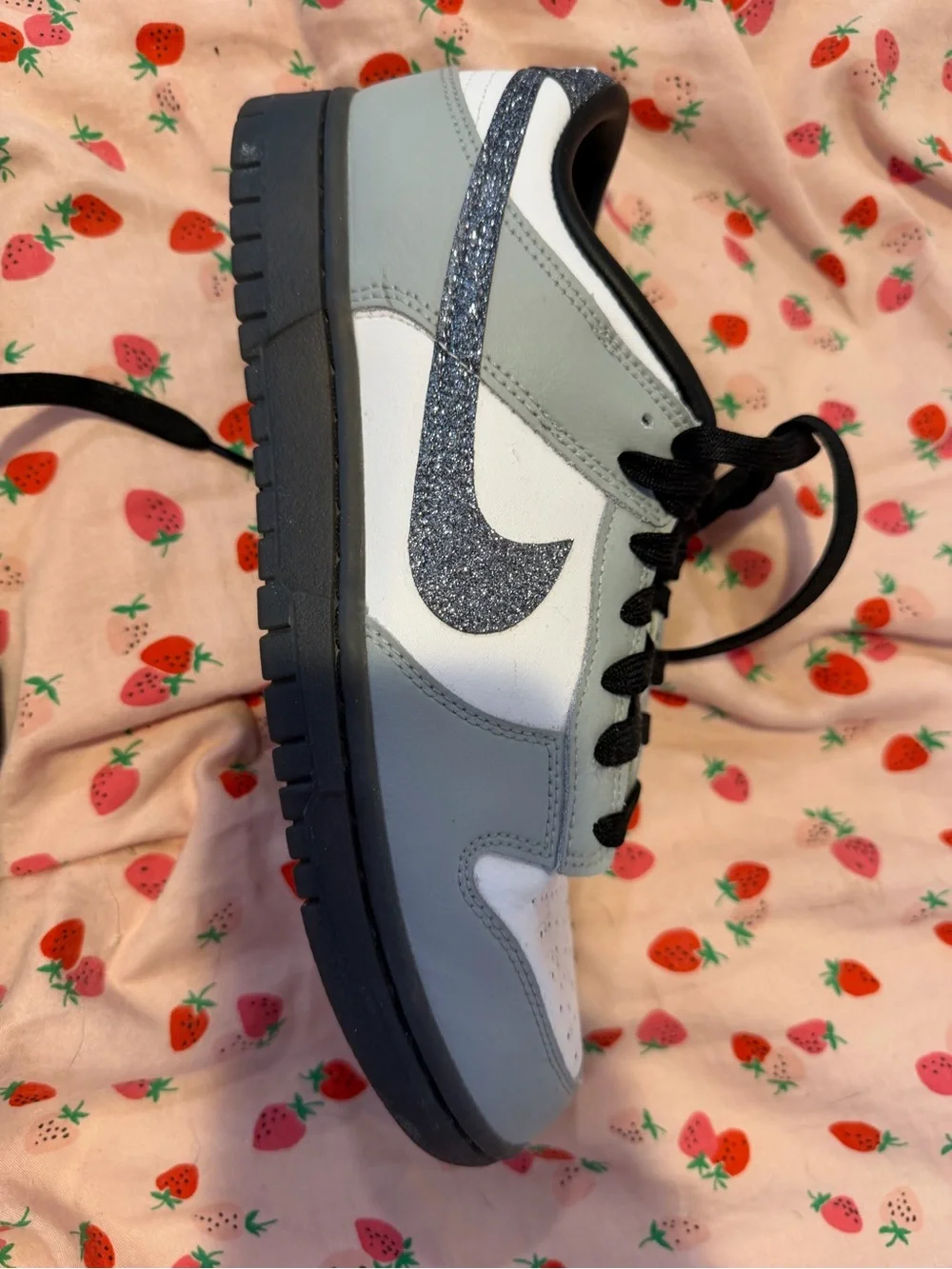 Nike women’s dunks with Glitter Swoosh 👟