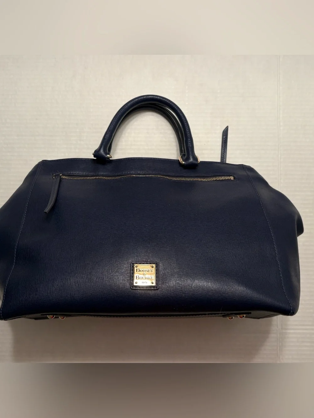 Dooney & Bourke saffiano leatherzip