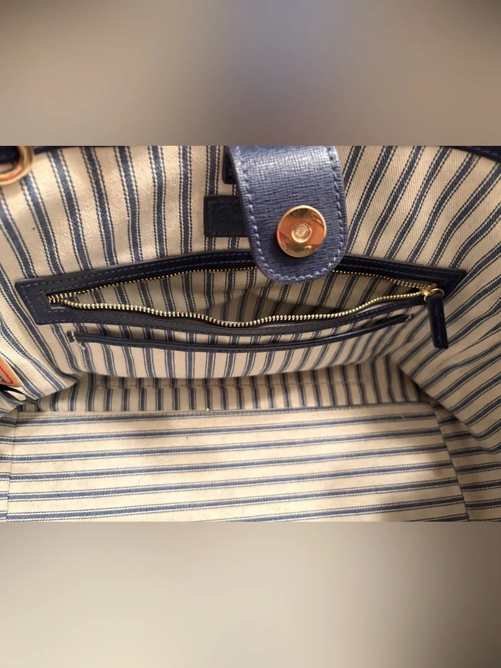 Dooney & Bourke saffiano leatherzip