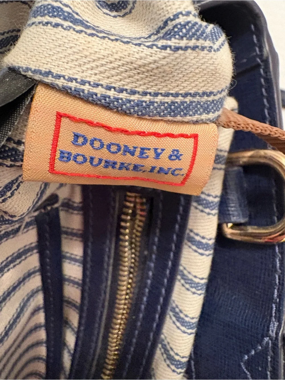 Dooney & Bourke saffiano leatherzip