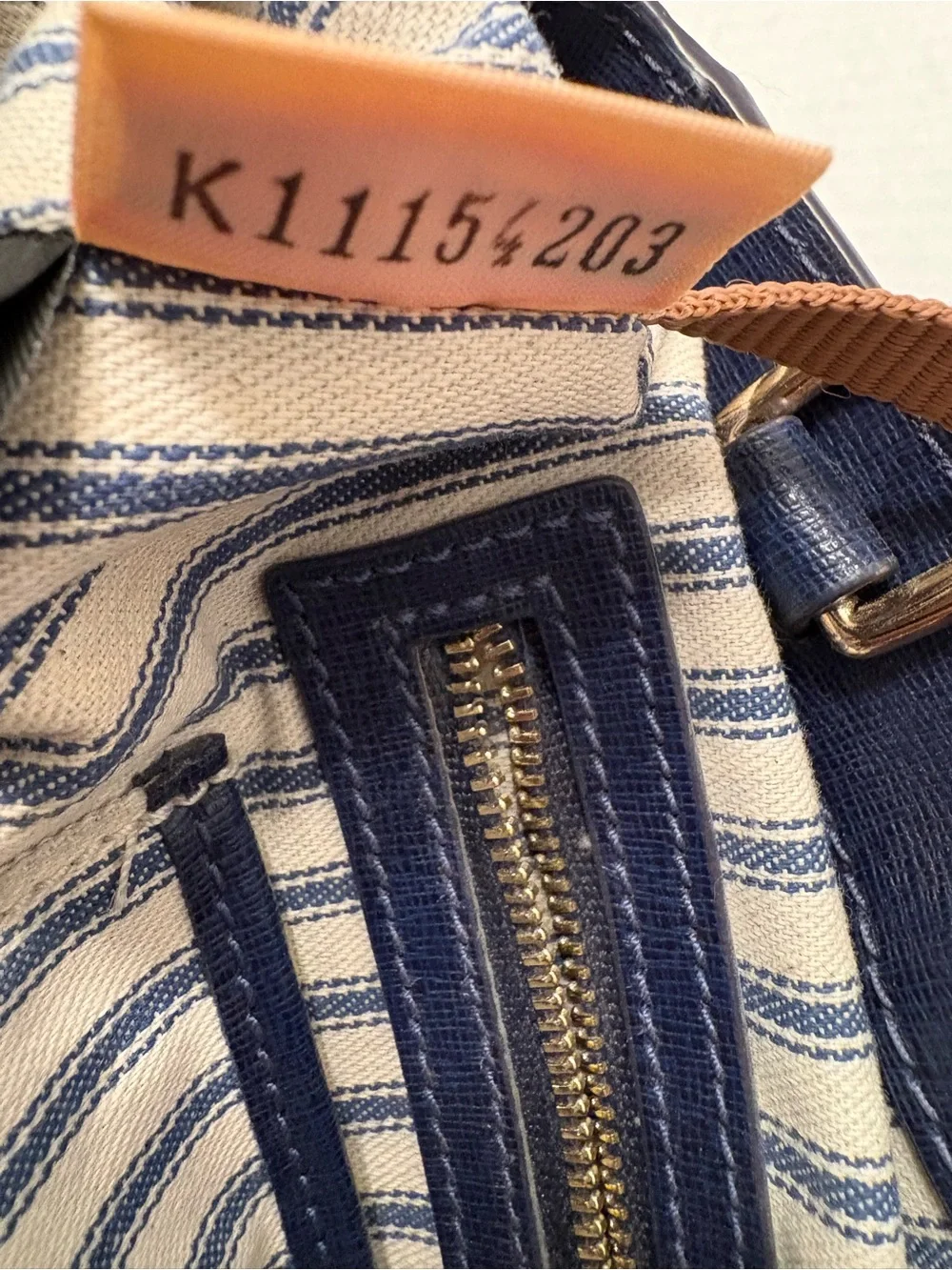 Dooney & Bourke saffiano leatherzip