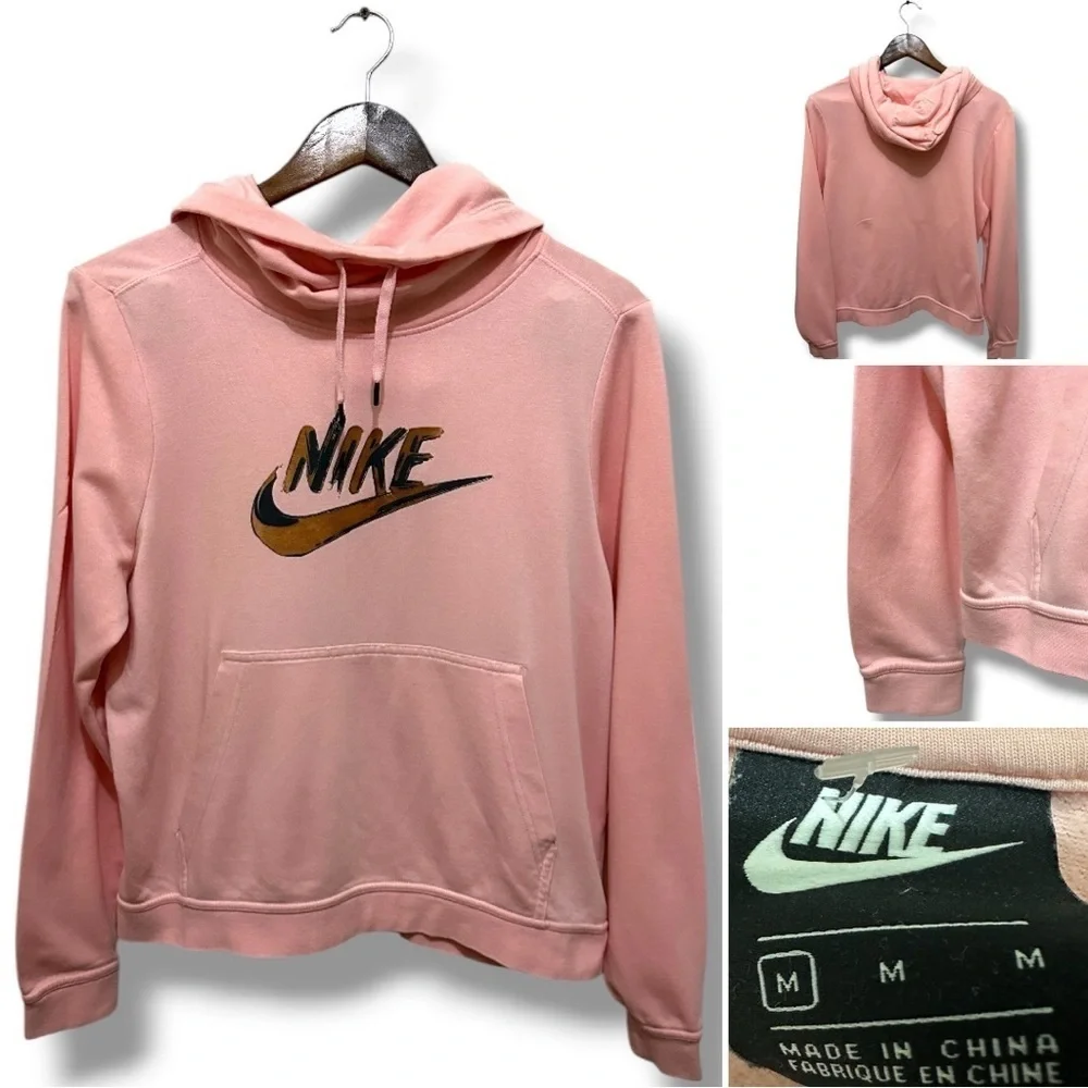 400 Nike | NWOT Blush Pink Graphic Pullover Hoodie (Size M)
