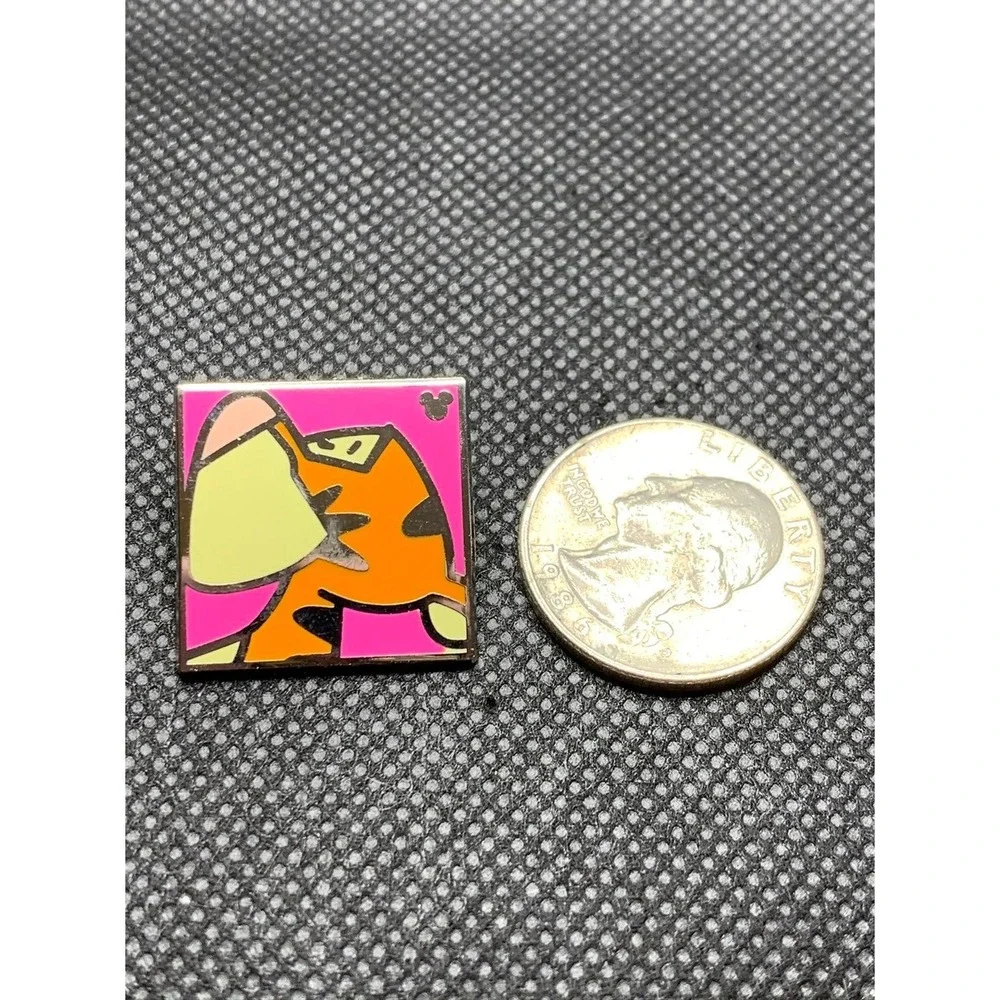 2013 Winnie the Pooh Tigger Disney pin Hidden Mickey Trading
