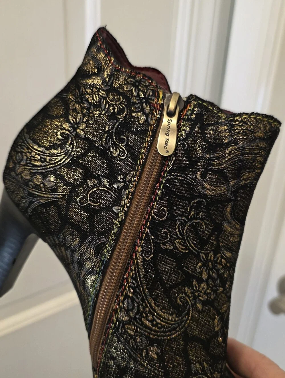 Lartiste pairs black well