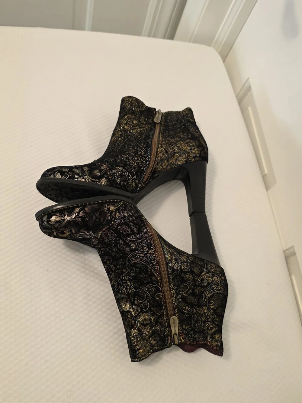 Lartiste heel inspired scalloped