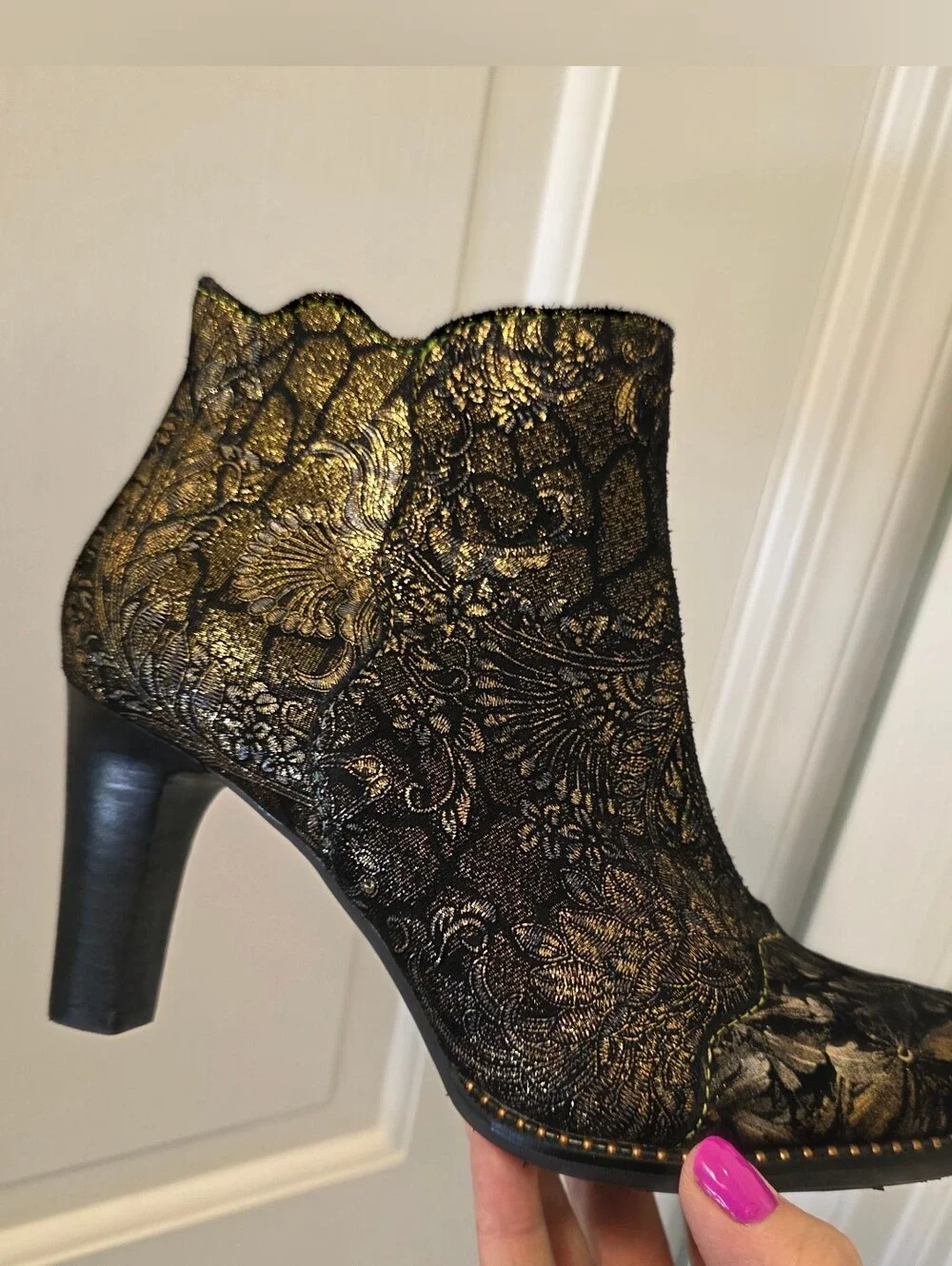 Lartiste bold size scalloped