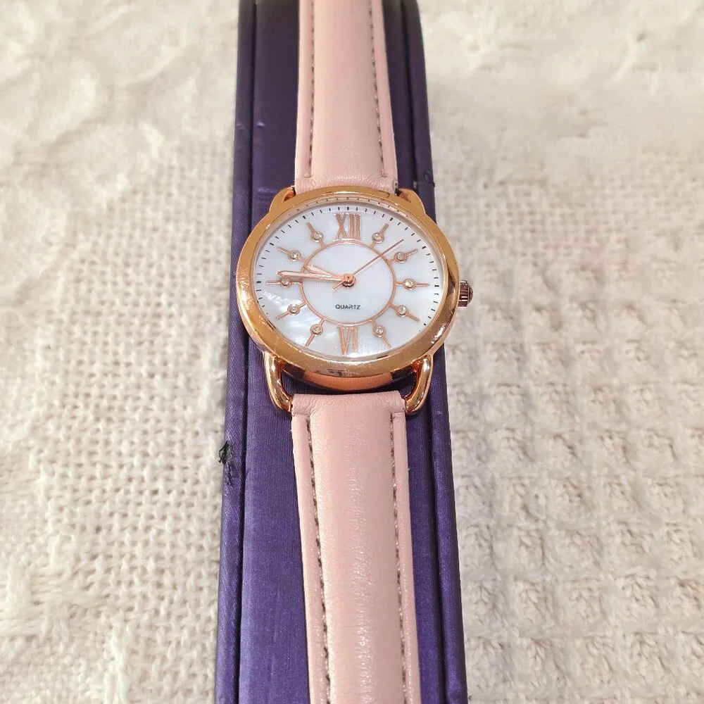 Rose Gold Bezel MOP Face Crystal Hour Marks Easy to Read Women's Watch Runs Well