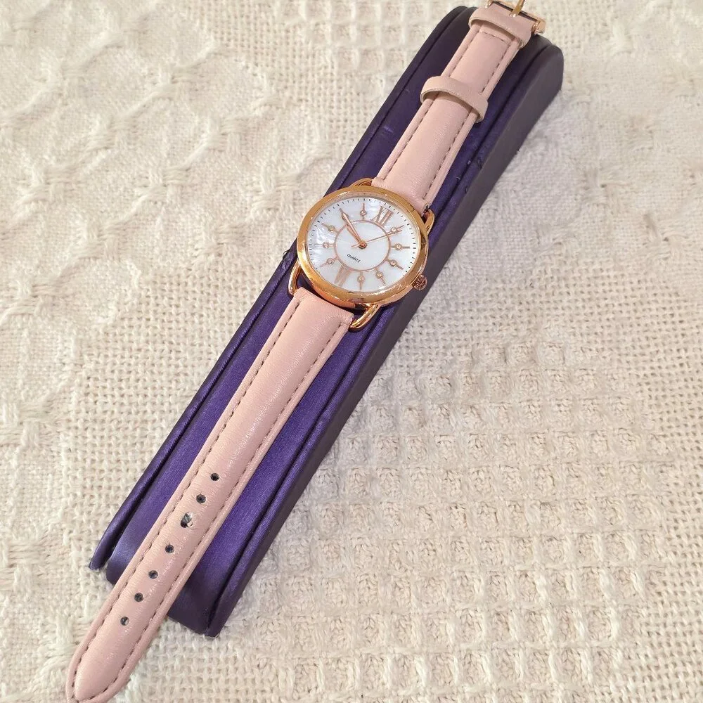 Rose Gold Bezel MOP Face Crystal Hour Marks Easy to Read Women's Watch Runs Well