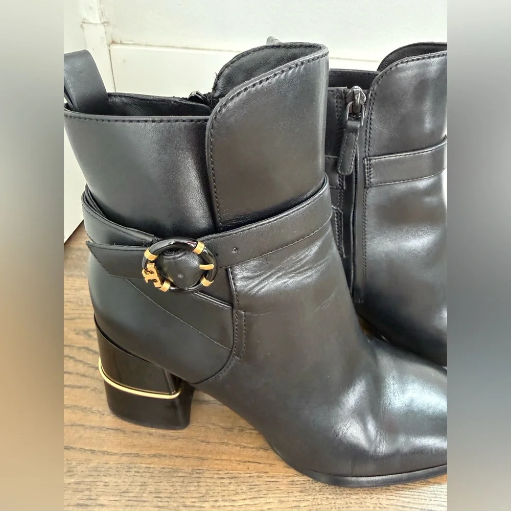 Tory Burch number leather cettire