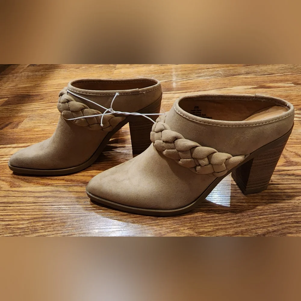 Universal Thread taupe looks faux