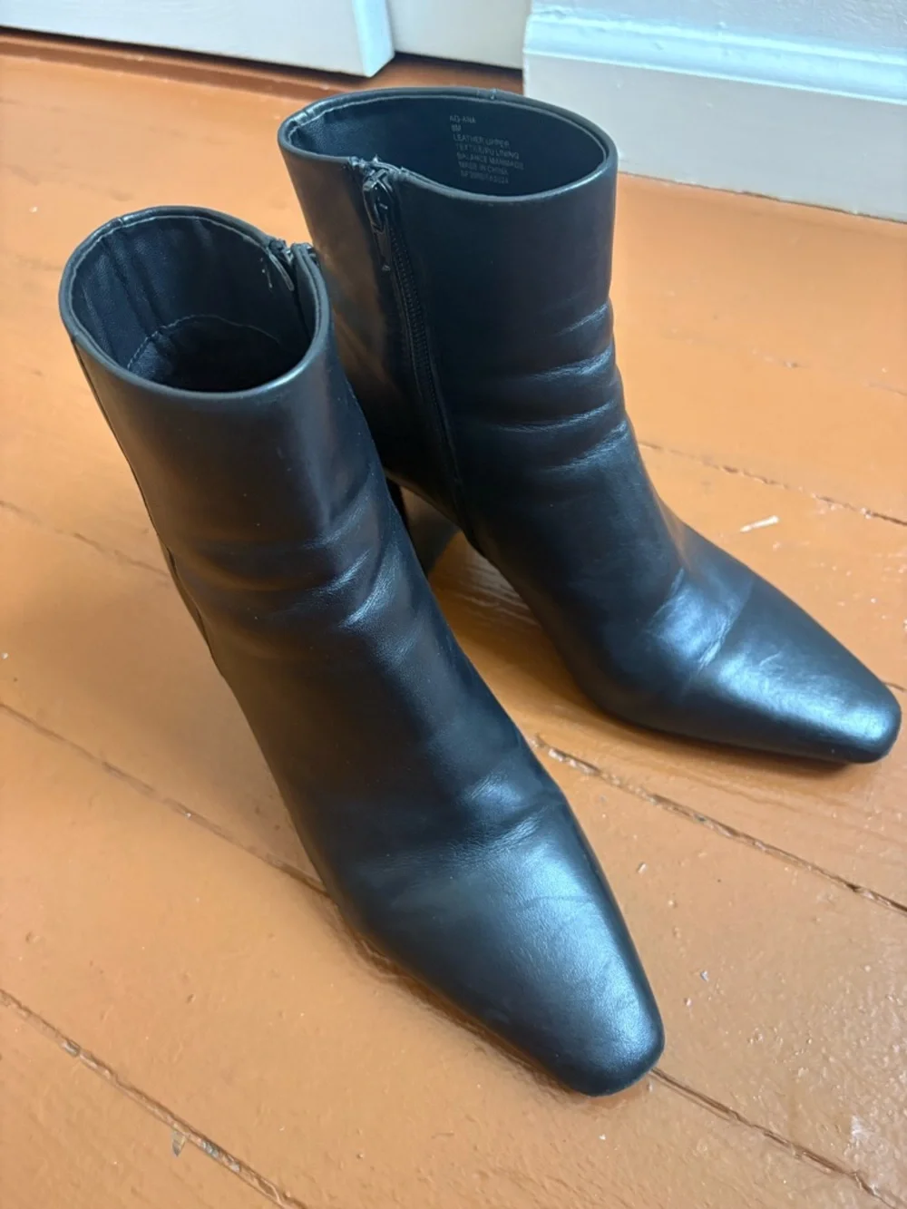 Aqua sleek black
