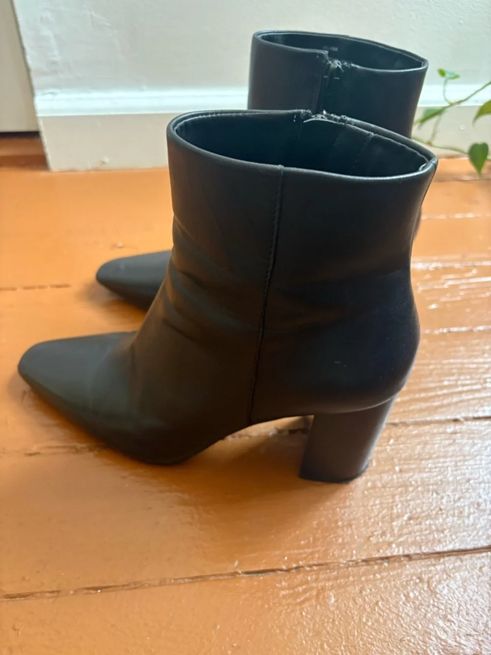 Aqua sleek black