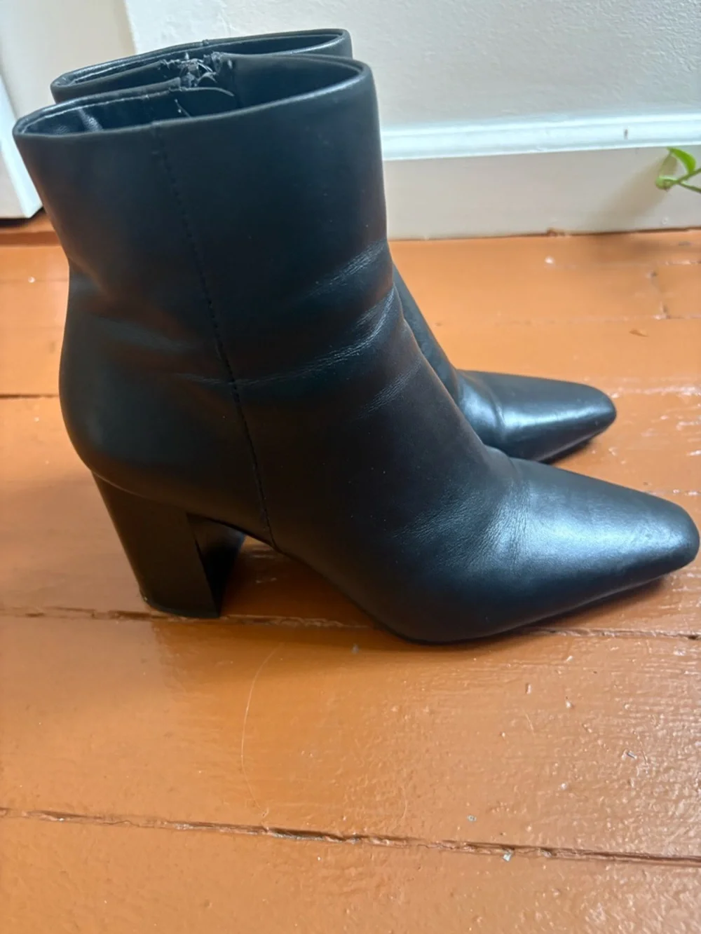 Aqua sleek black