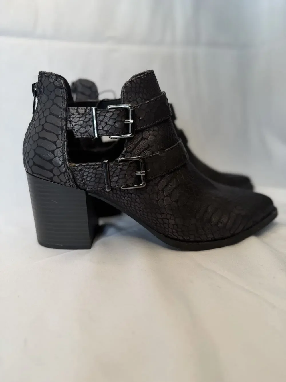 Express Black Faux Snakeskin Embossed Double Buckle Ankle Bootie Sz 9 NEW