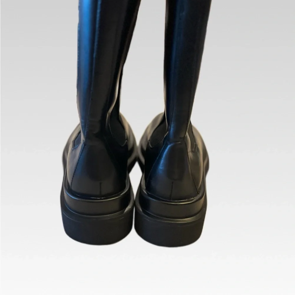 Cape Robbin sleek black