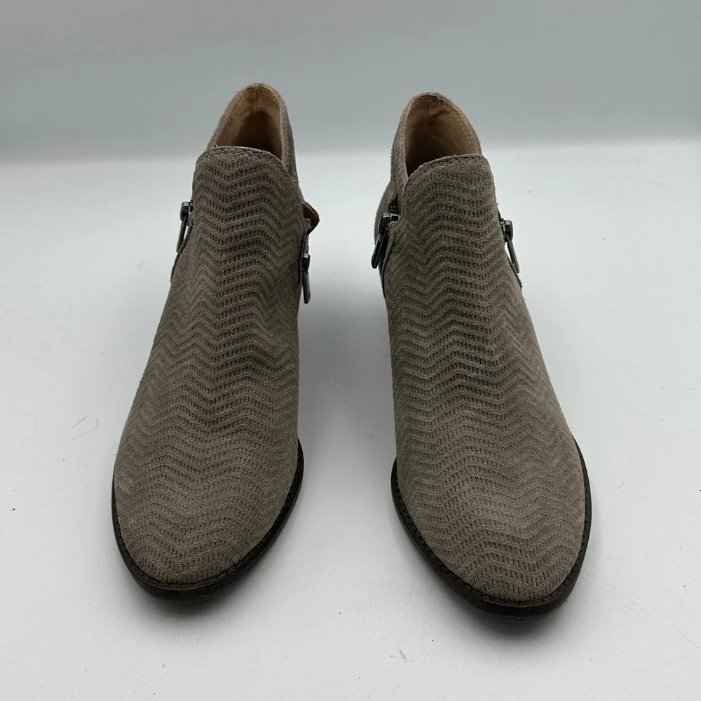 Lucky Brand command attention