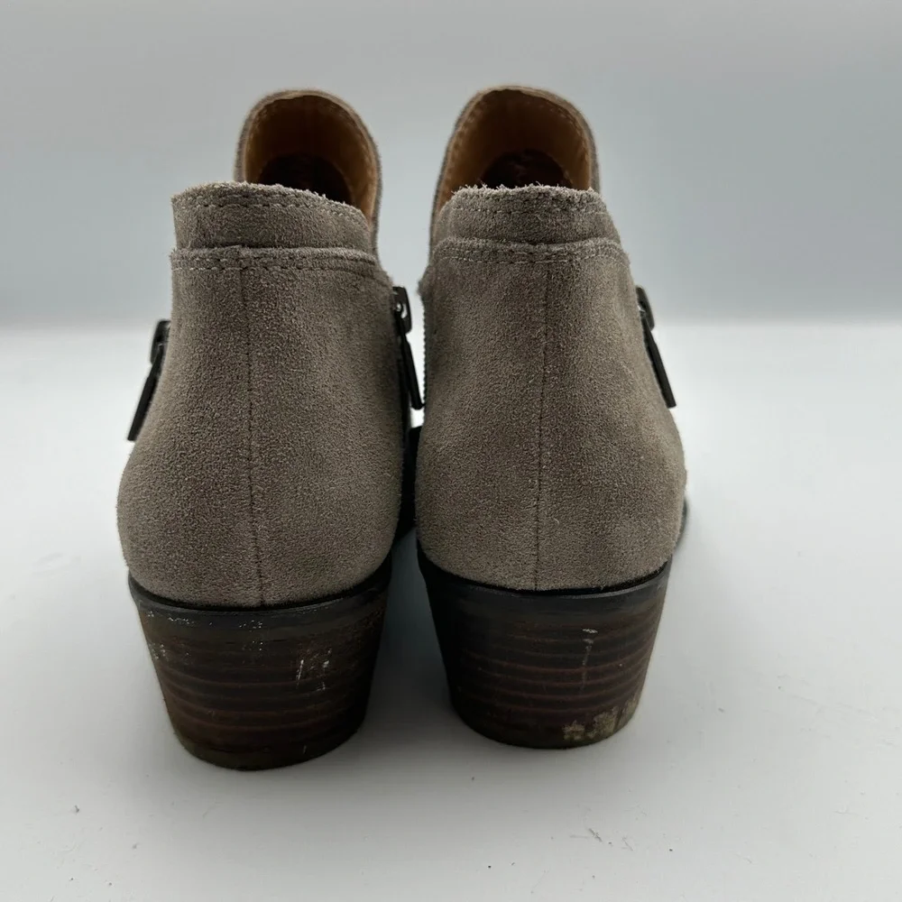 Lucky Brand command attention