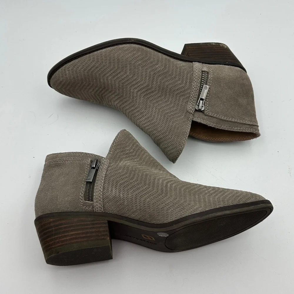 Lucky Brand command attention