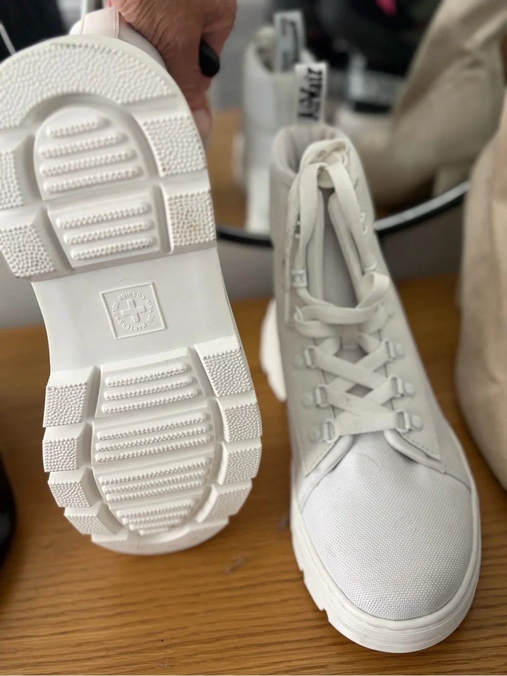 N/A clean white