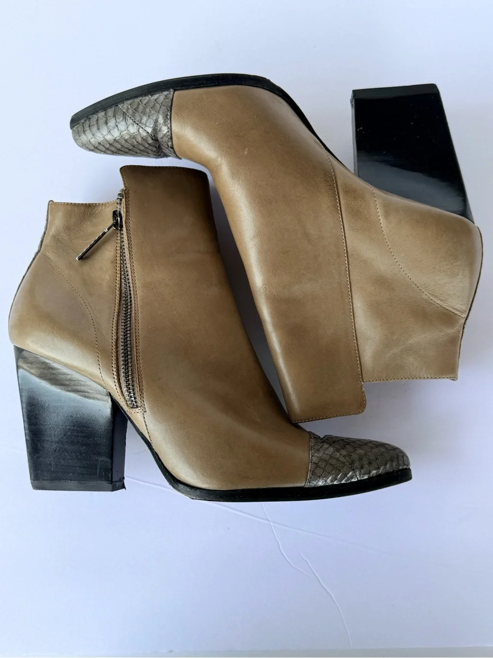 Donald J. Pliner ankle silhouette