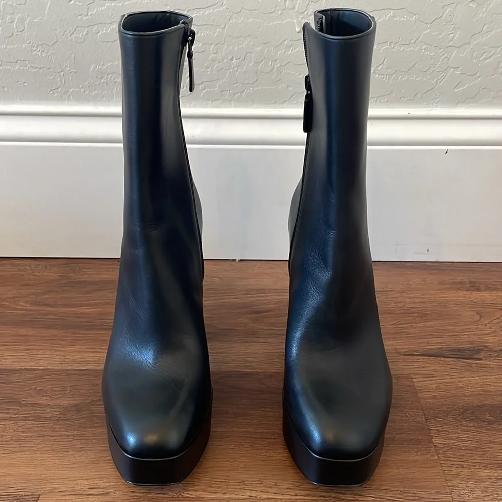 Stuart Weitzman new no