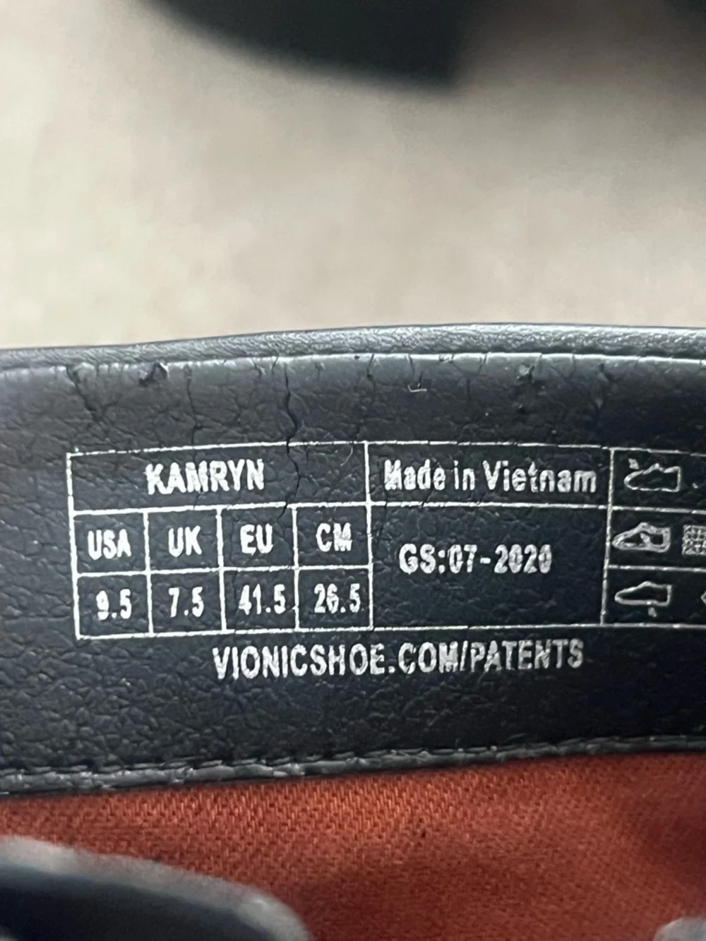Vionic sleek black