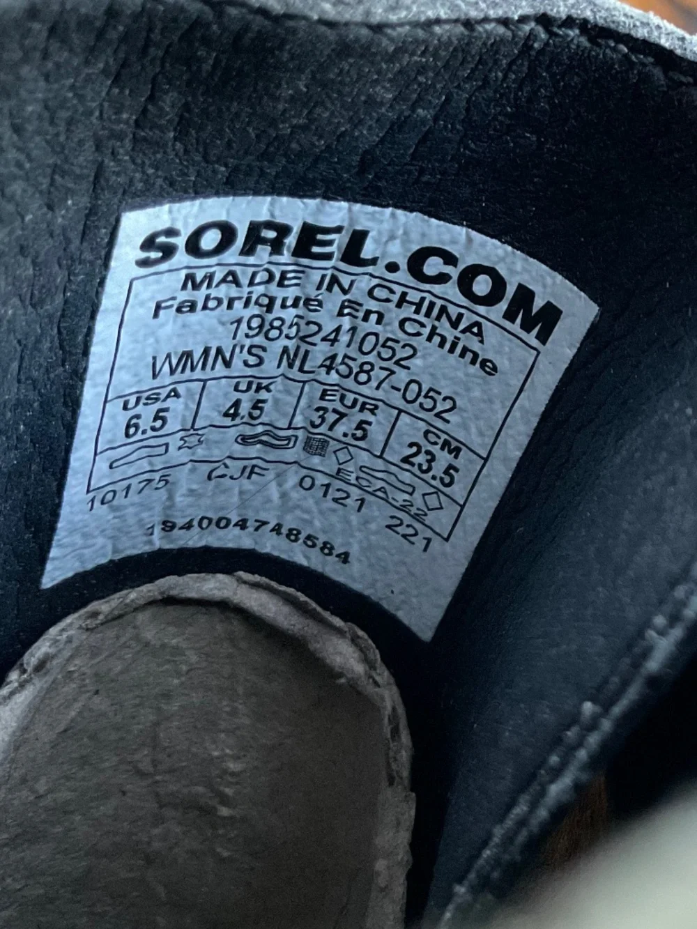 Sorel rubber lace heel