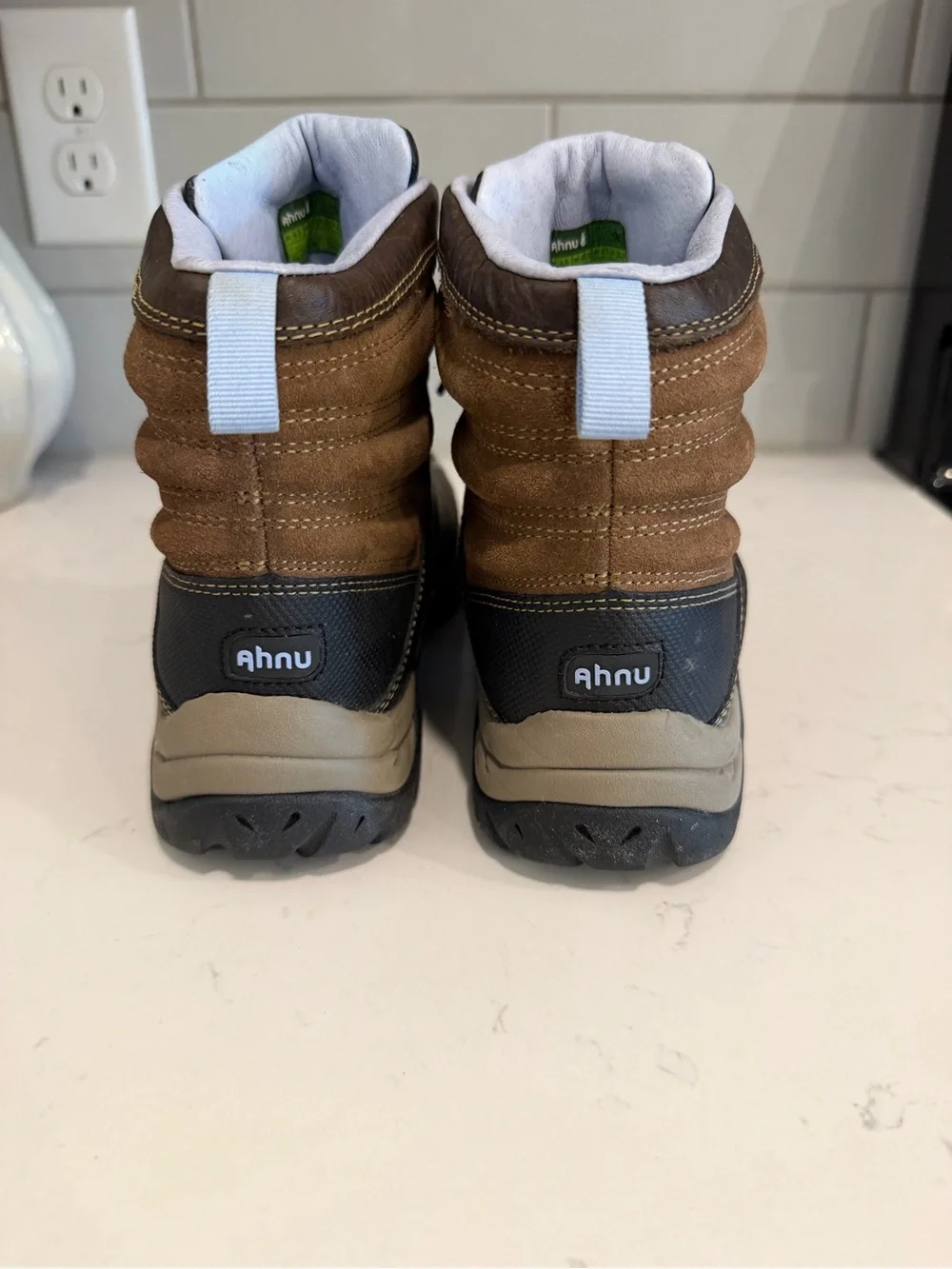 Ahnu brand new
