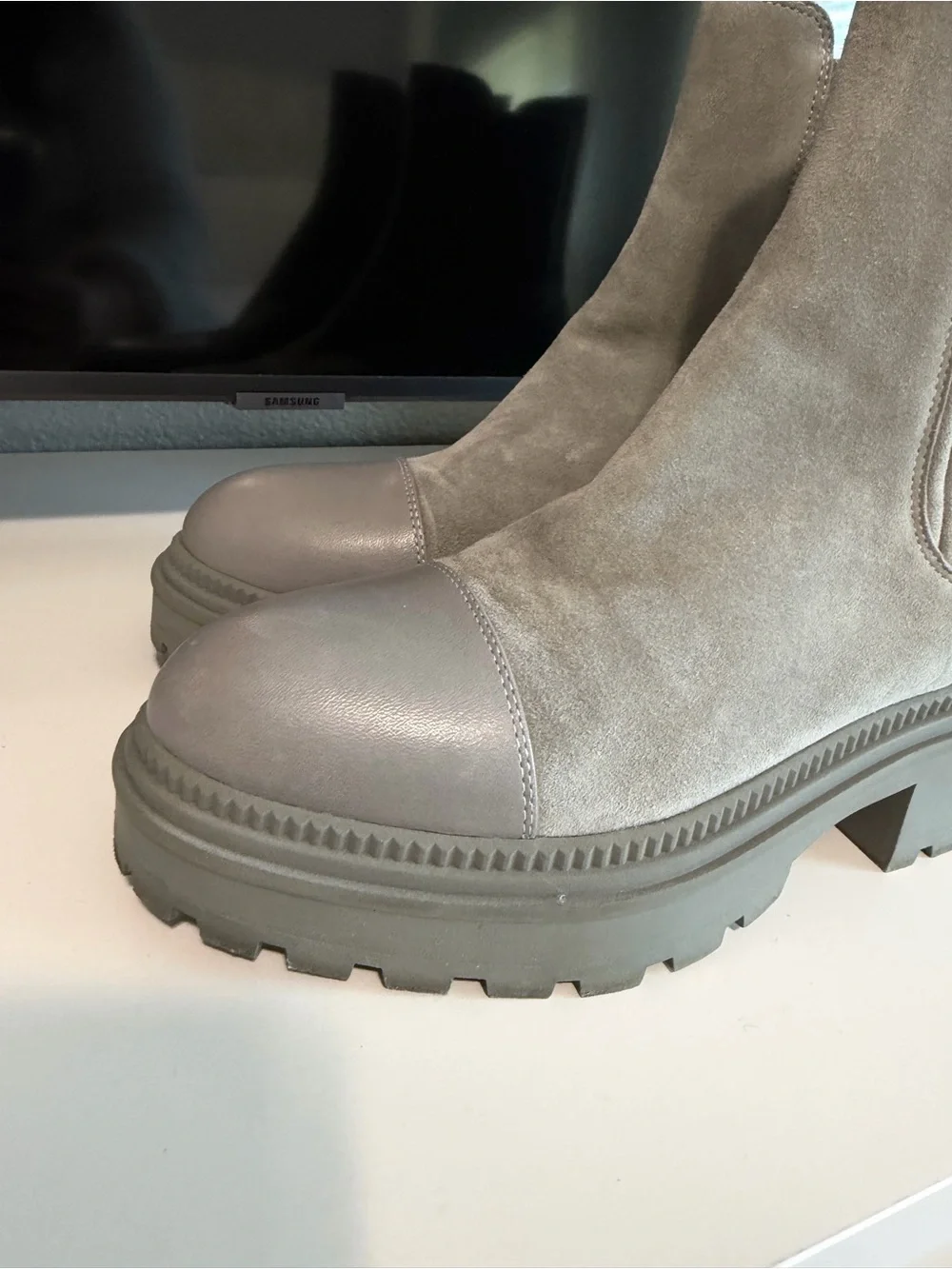 Marc Fisher LTD Gray Suede Chunky Platform Chelsea Boots Size 8M