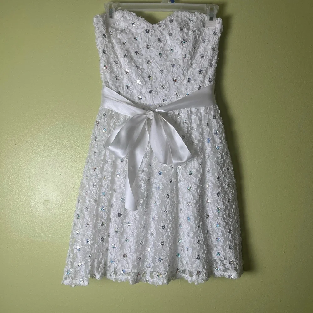 dELiA*s elegant white
