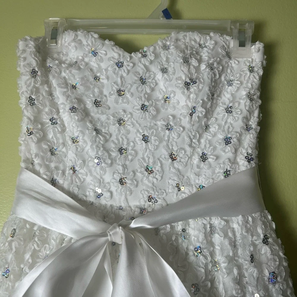 dELiA*s elegant white