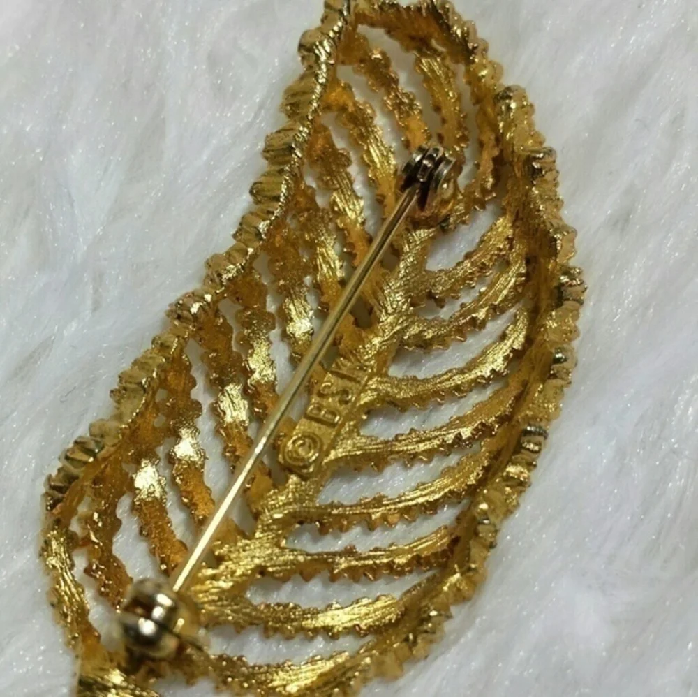 ☄Vintage BSK Gold Tone Leaf Brooch Pin