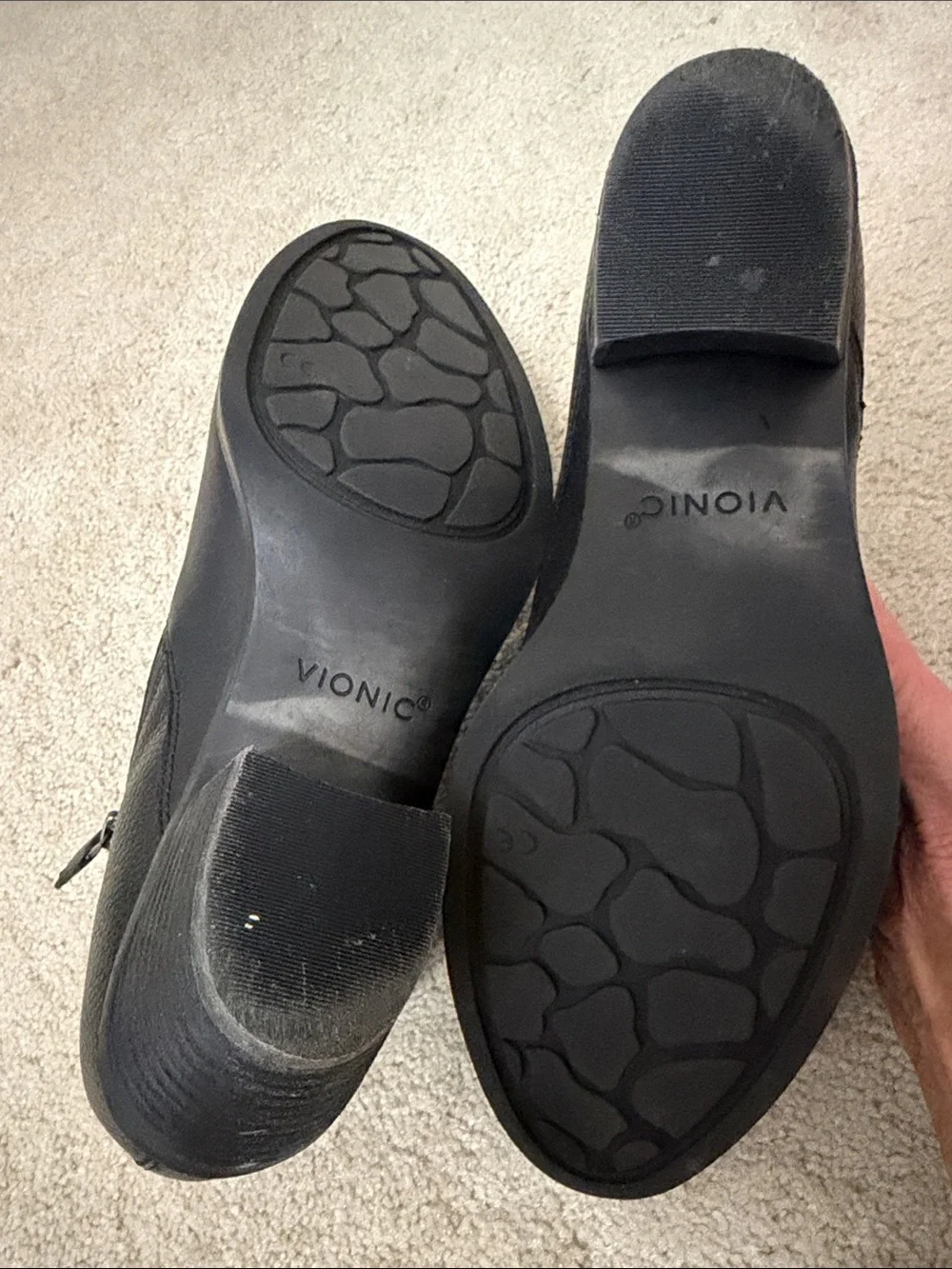 Vionic sleek black