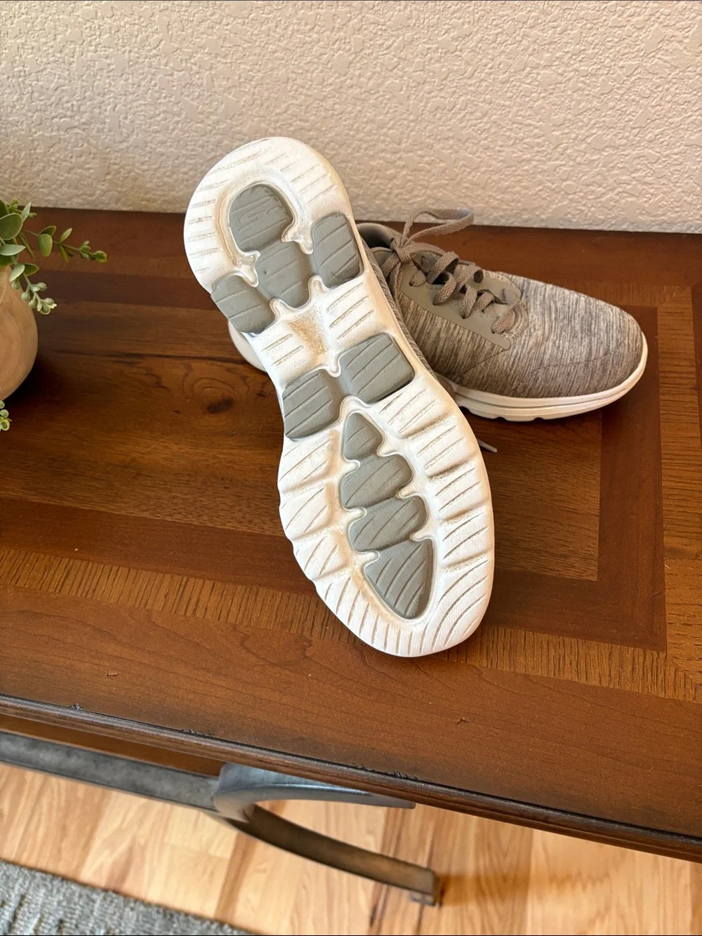 Skechers light gray