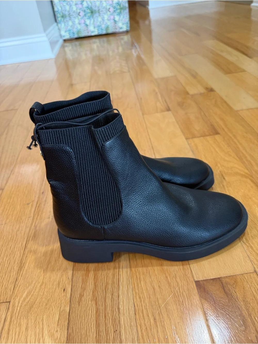 Kenneth Cole reaction women’s black boots size 9