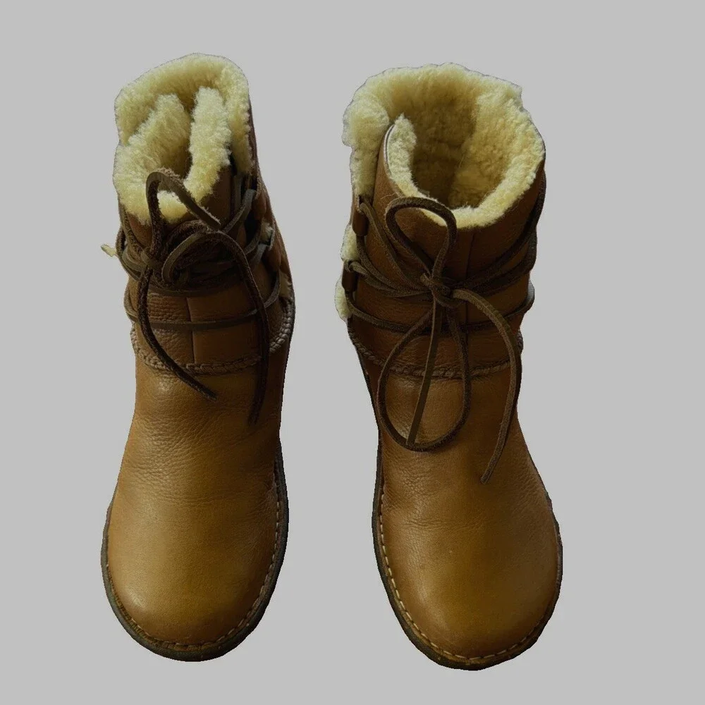 UGG CASPIA 1932 tan leather lace-up ankle boots with sheepskin lining US 8 EU 39