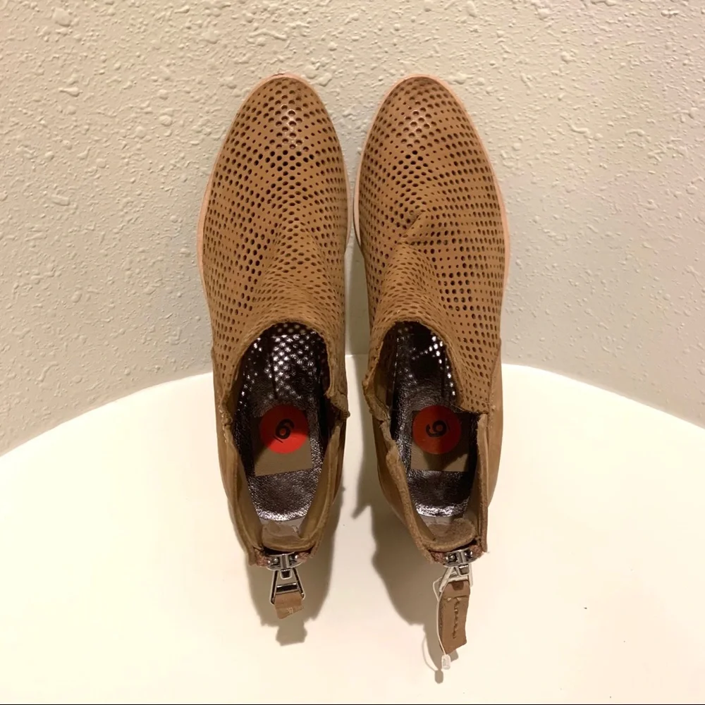 Dolce Vita Perforated Women’s Camel Leather Booties Size 6 NWT
