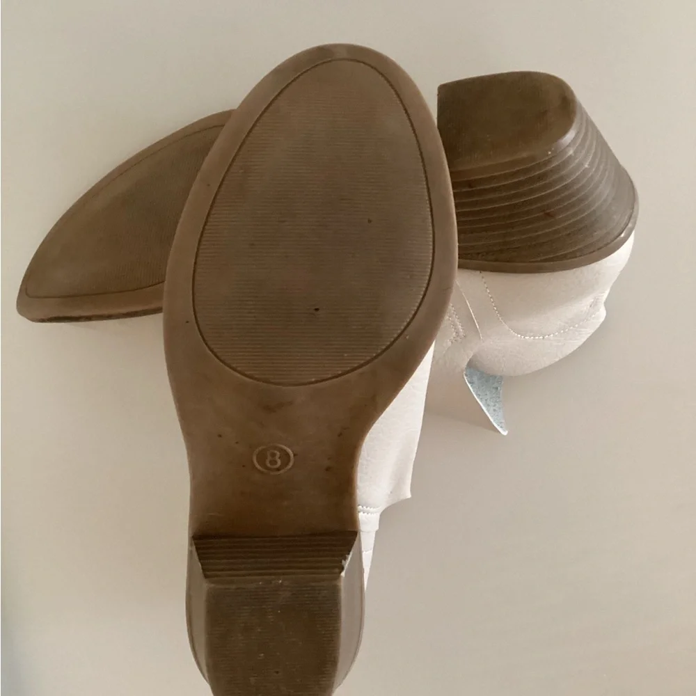 Universal Thread booties -SZ 8