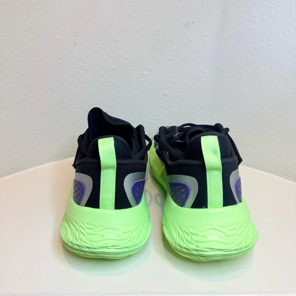 Under Armour women’s please