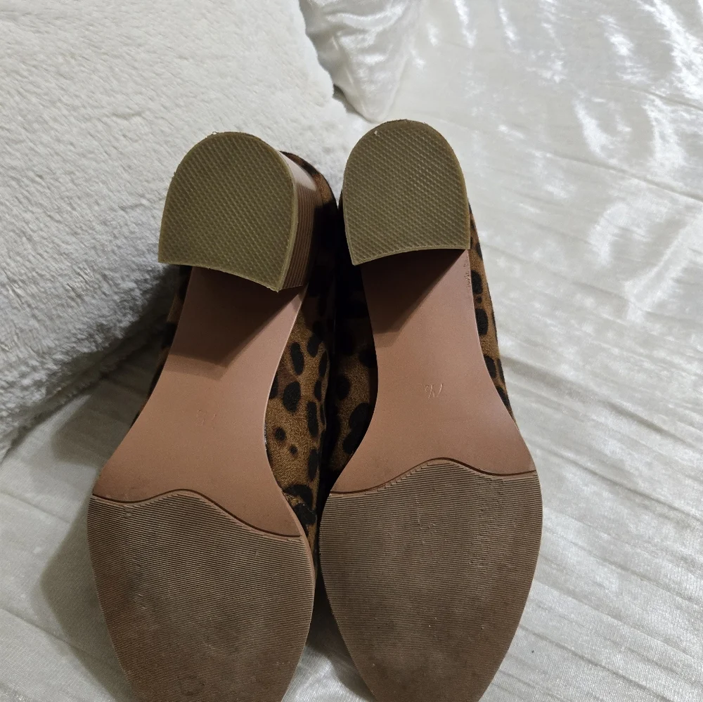Faux Suede Zip Up Leopard Print Booties. Size 7 1/2 EUC!