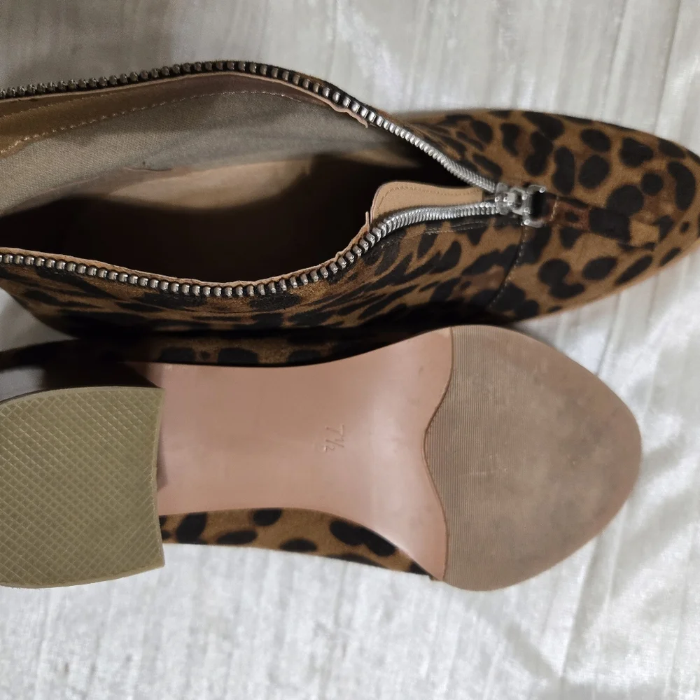 Faux Suede Zip Up Leopard Print Booties. Size 7 1/2 EUC!