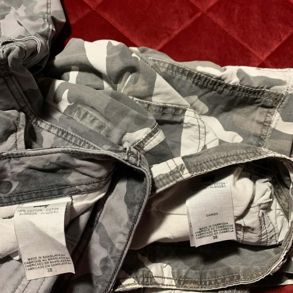 Levi's Men's Gray Camo Cargo Shorts - Pair