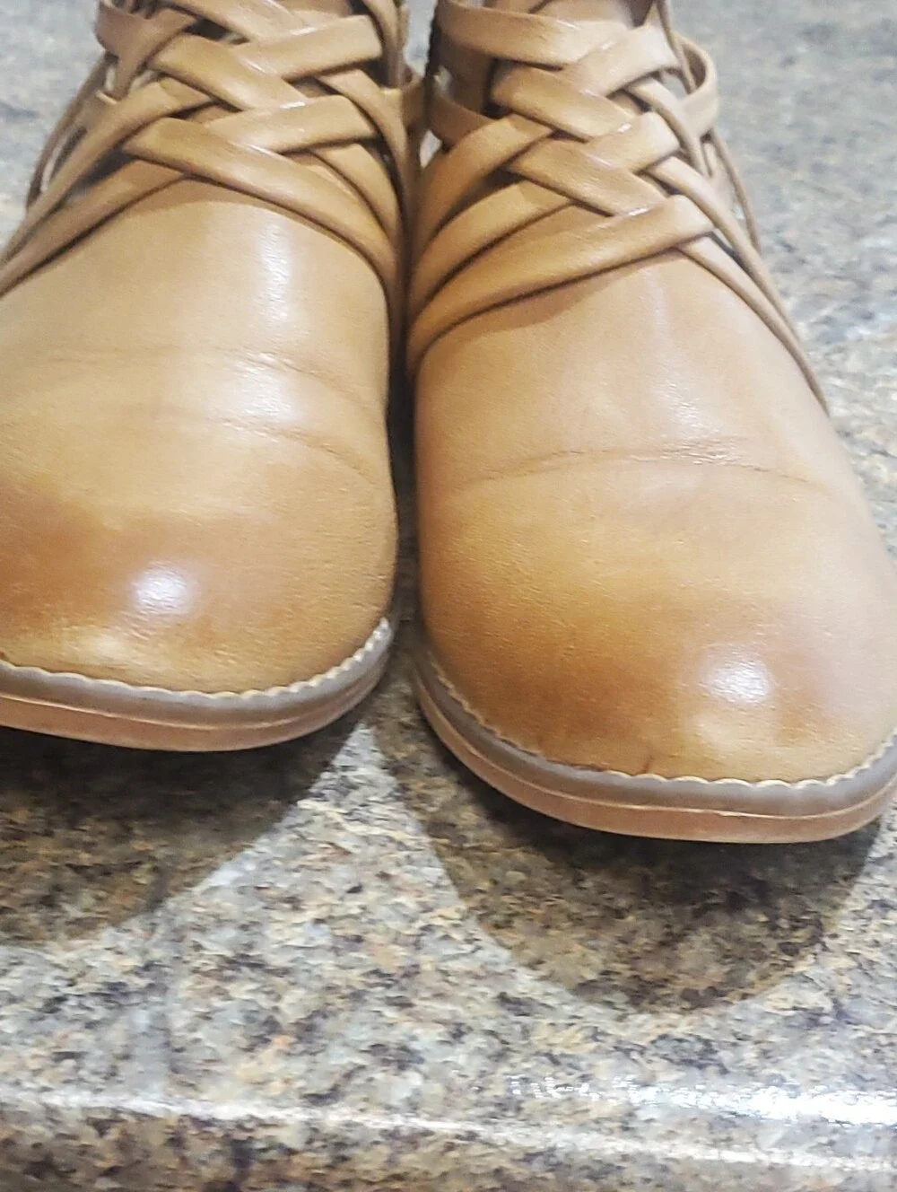 ROCKET DOG SZ 8. TAN ANKLE BOOTS. CUT OUT DESIGN