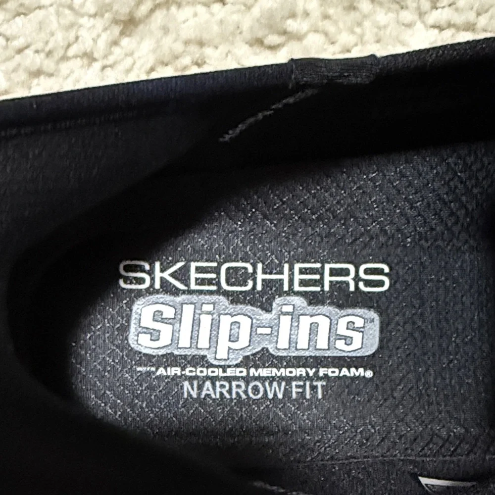 Skechers sleek black