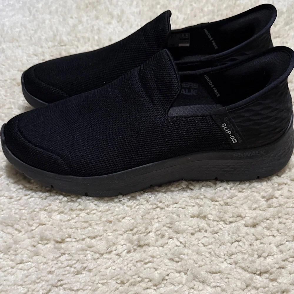 Skechers sleek black
