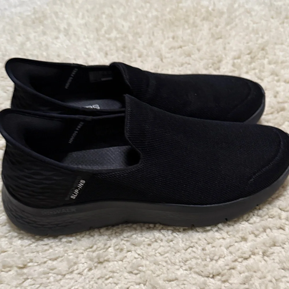 Skechers sleek black